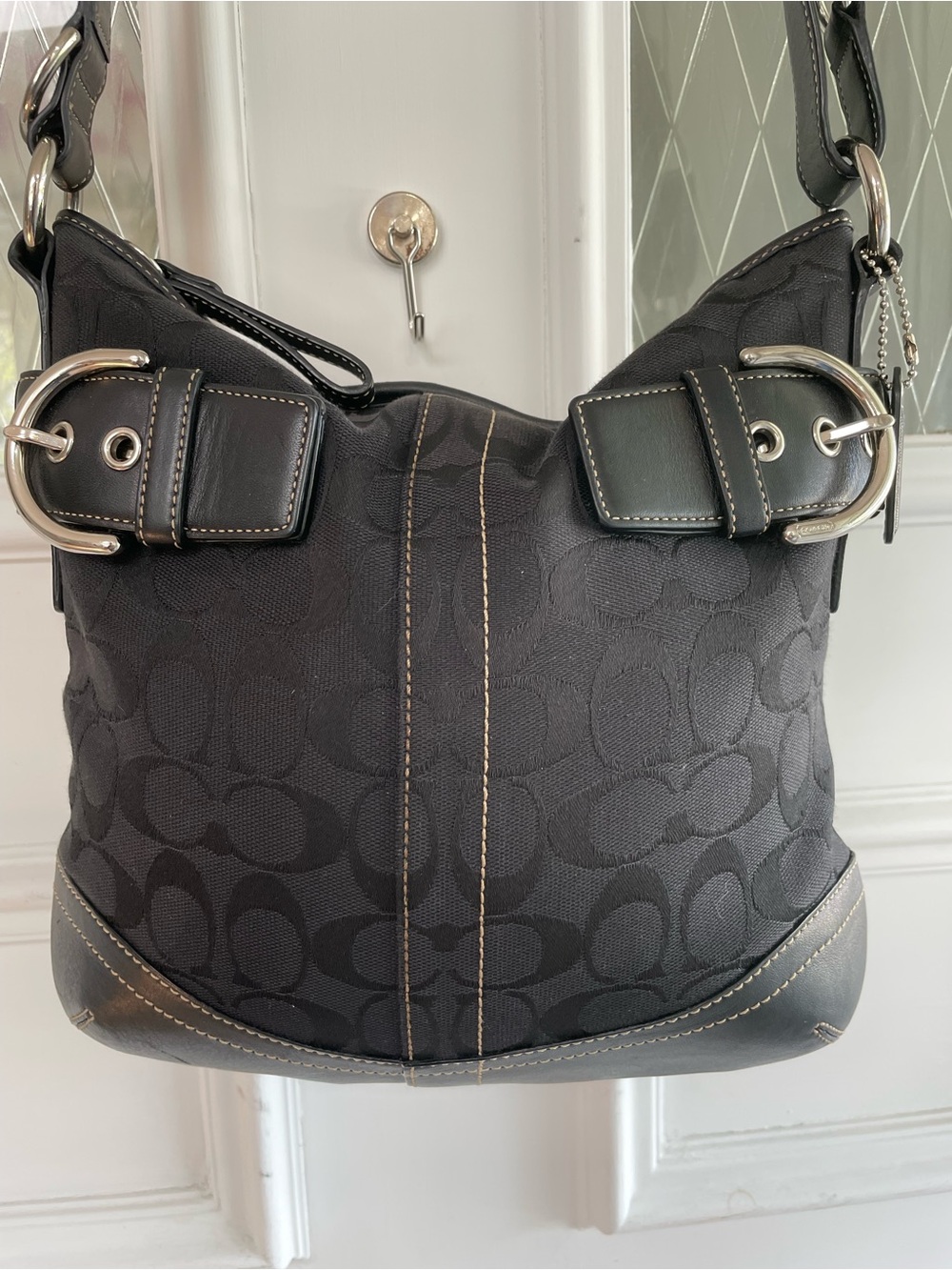 Coach Black 2005 GO5K– 3754 signature Soho duffel/shoulder crossbody bag. EUC
